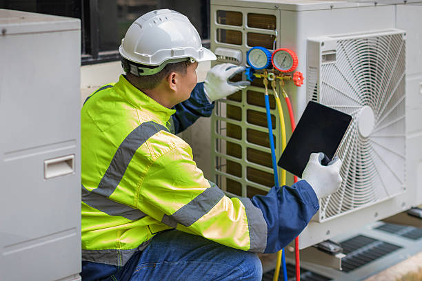 Professional Hvac technician working in Palatine, IL
